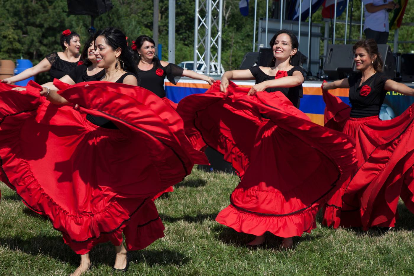 red dress fuerza latina 2